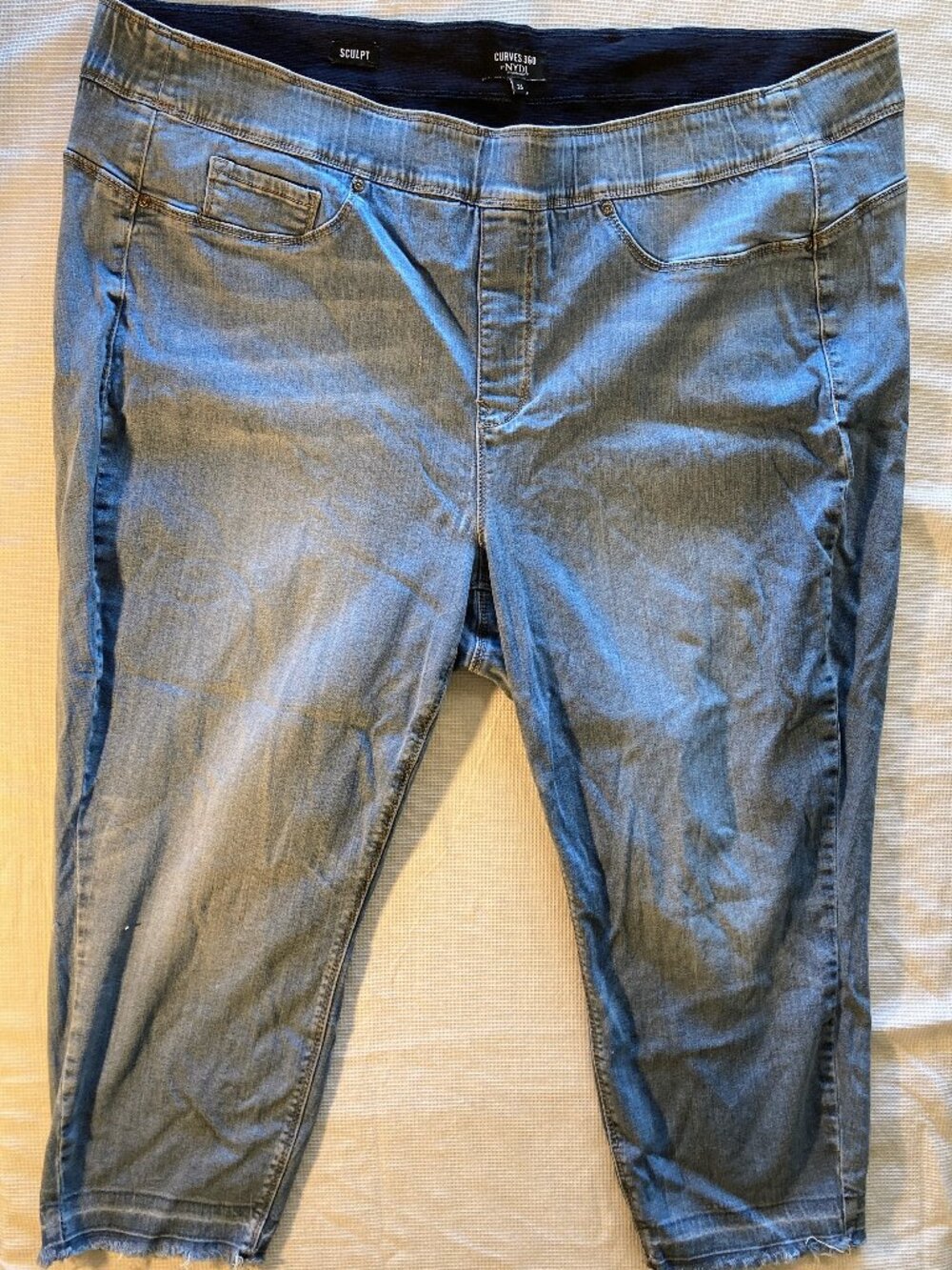Excellent condition NYDJ cropped jean